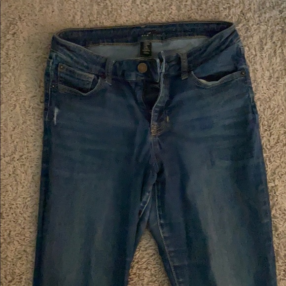 Distressed jeans - Picture 2 of 3